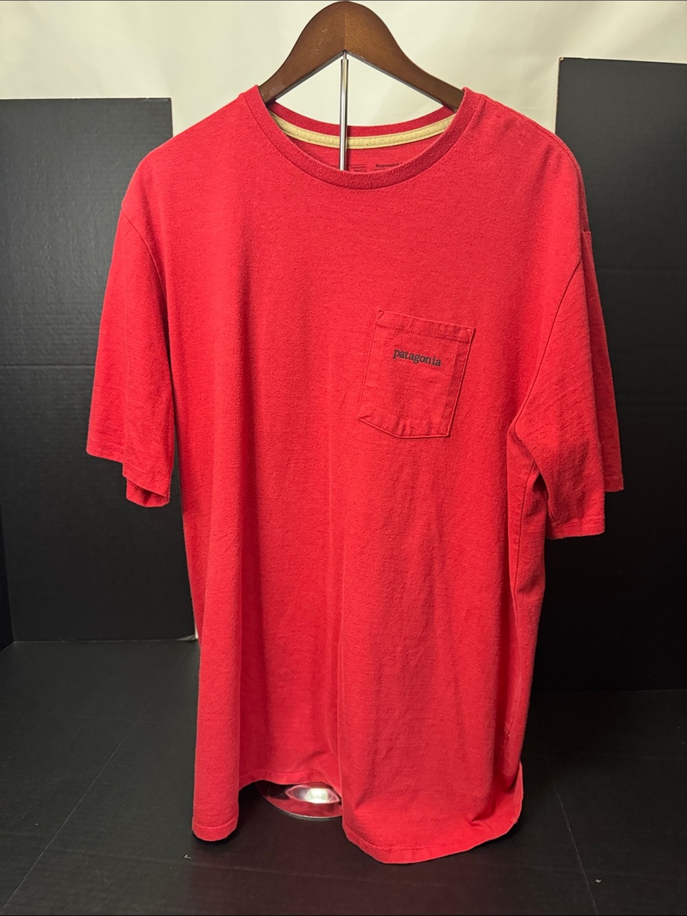 Patagonia Red Short-Sleeve Pocket Tee Mens XL. 133